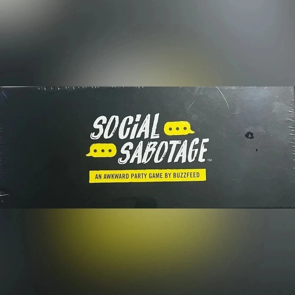 SOCIAL‎ SABOTAGE: An Awkward Party Game by BuzzFeed - ages 17 & up - NEW,…